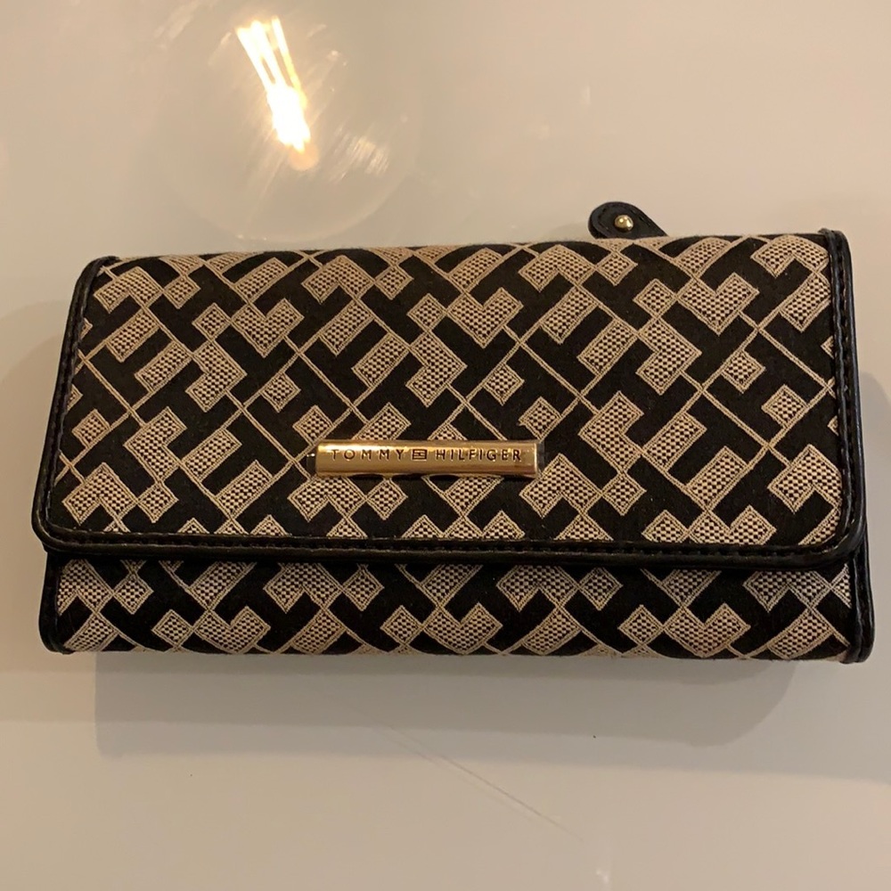 Tommy Hilfiger wallet